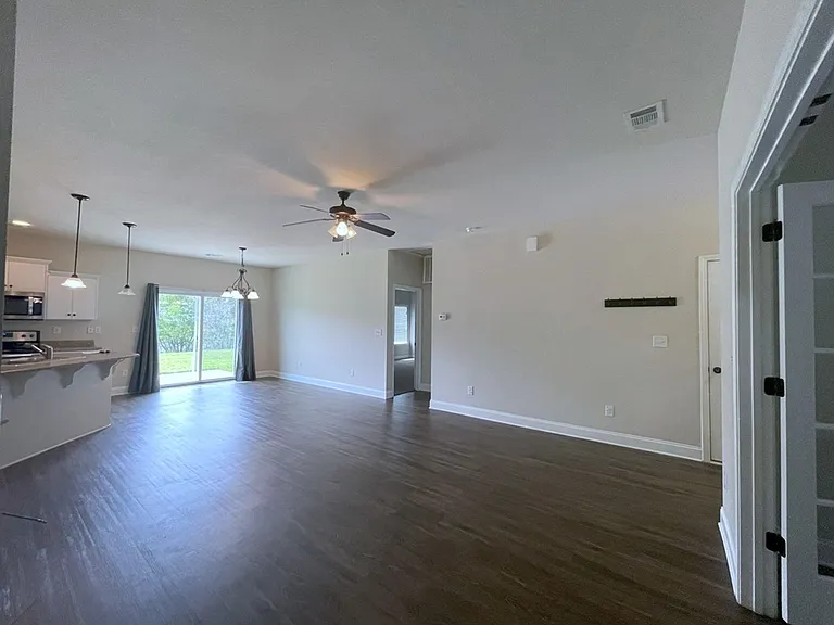111 Willow Dr #12 — Photo 3