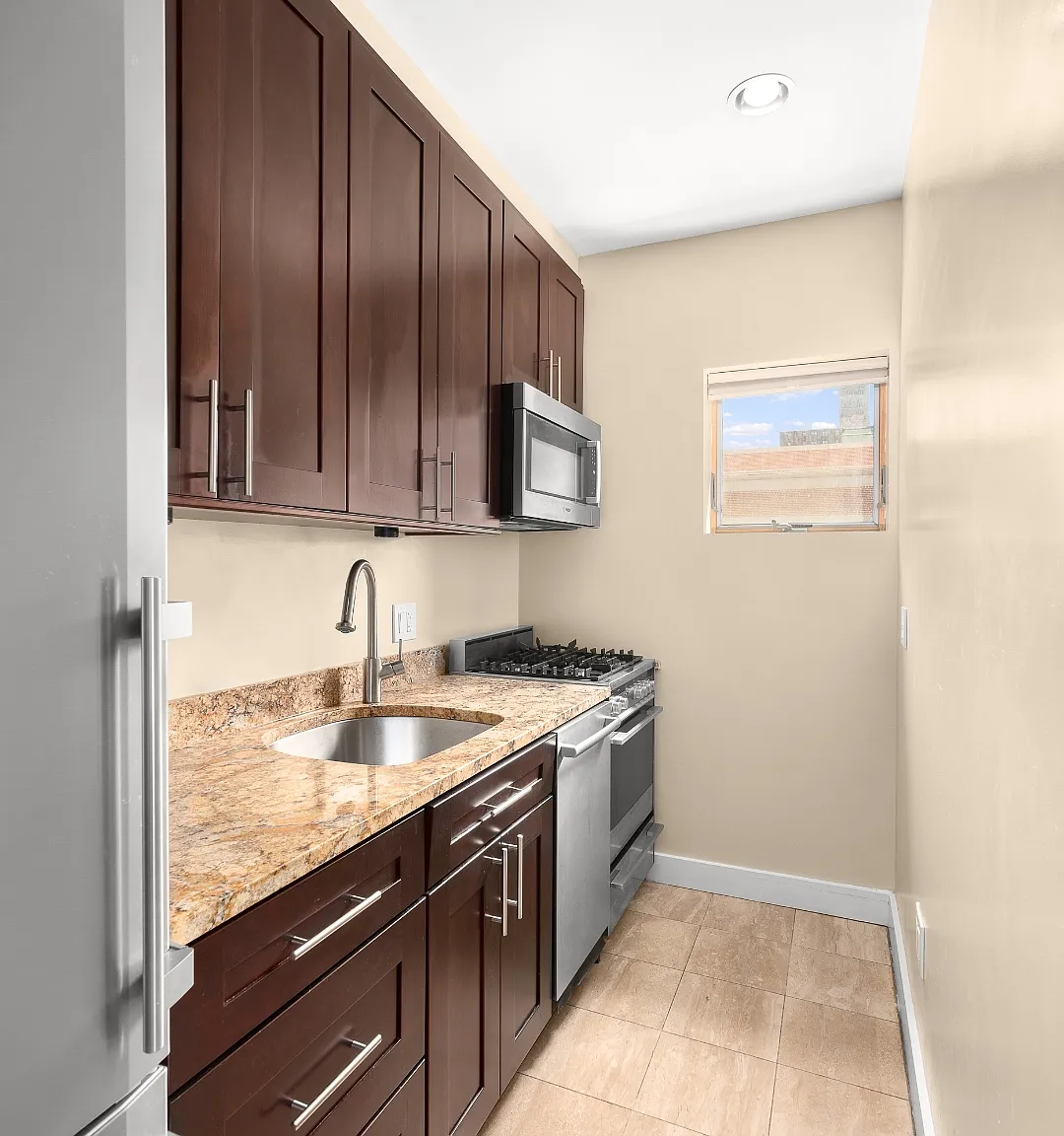1630 Madison Avenue — Photo 2