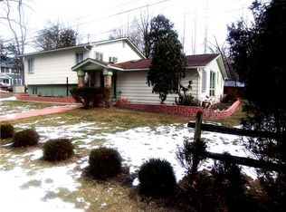 2 Oak Dr, New Windsor, NY 12553