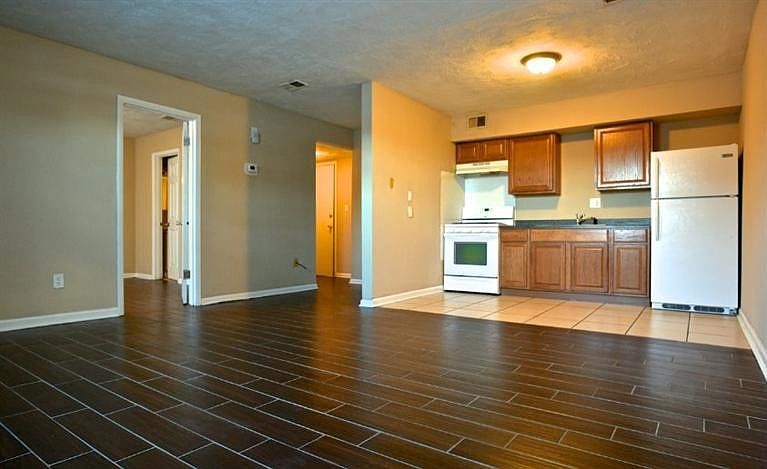1st image of 2248 Dinsmore Dr #2256