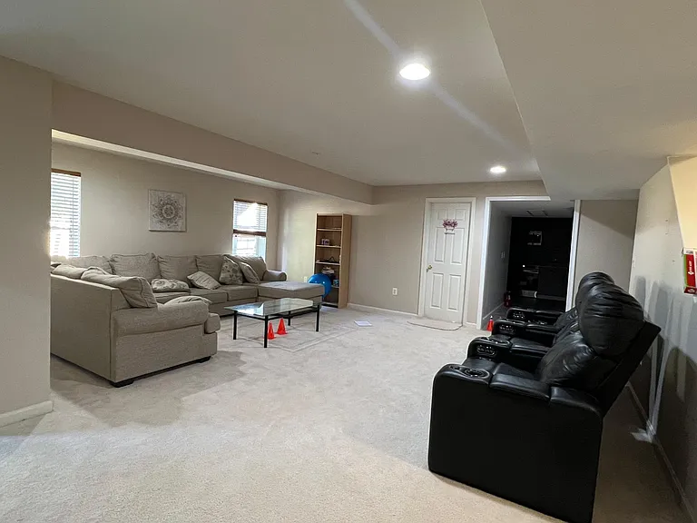 8911 Telford Ct — Photo 4