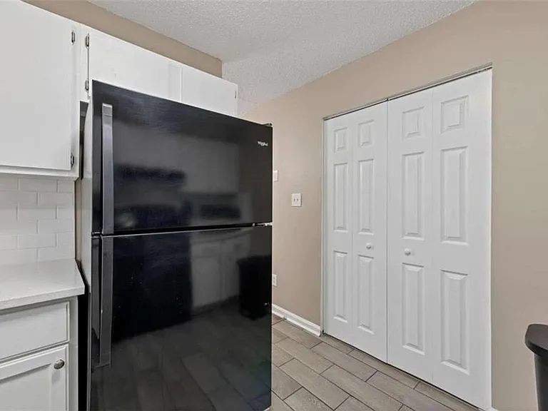 124 Bentley Pkwy — Photo 9
