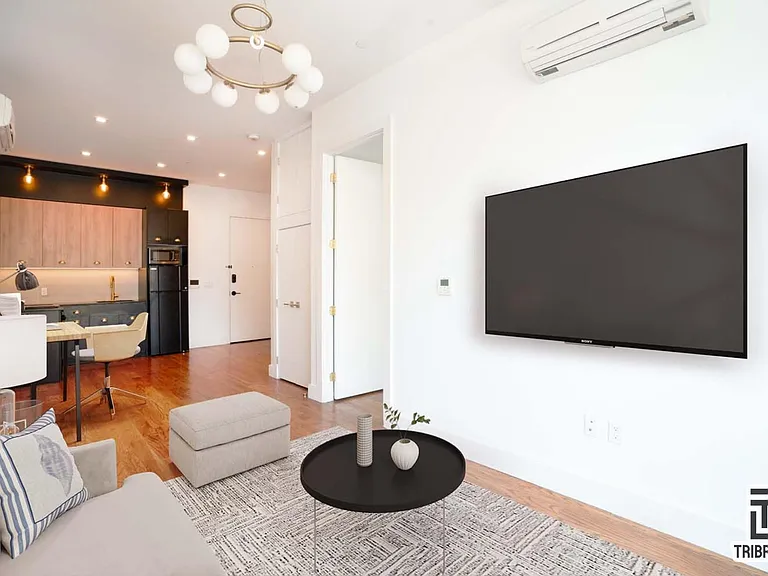 133 Brown Pl #403 — Photo 2