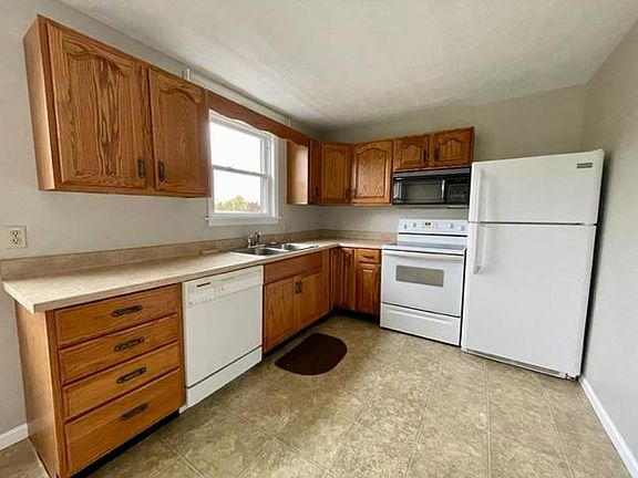 2nd image of 206 1/2 Maple St