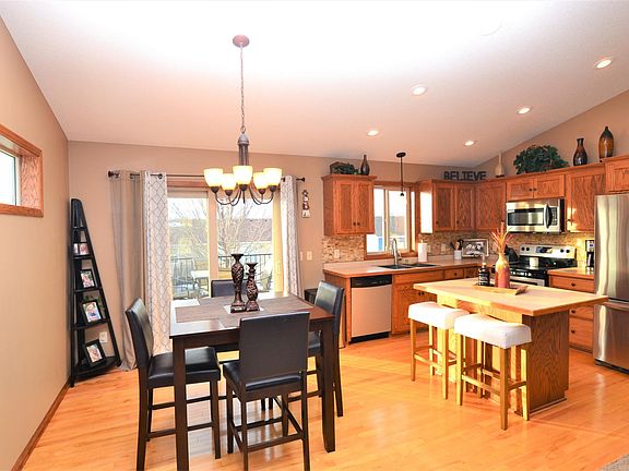 5th image of 509 5th Ave NE