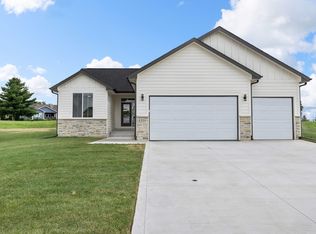 1324 Lincoln Ct, Norwalk, IA 50211