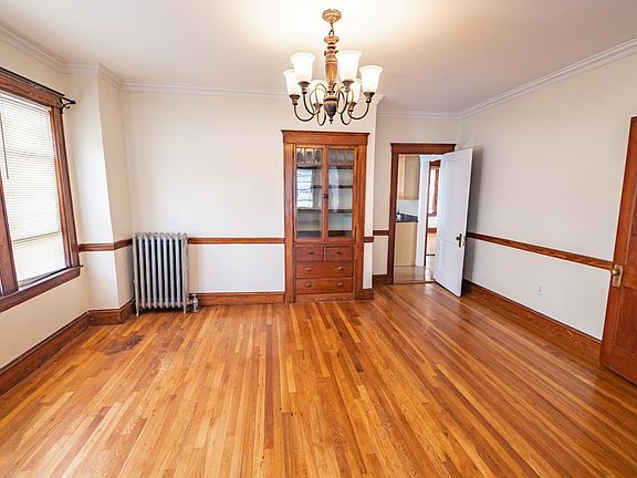 3rd image of 130 Nichols Ave #2