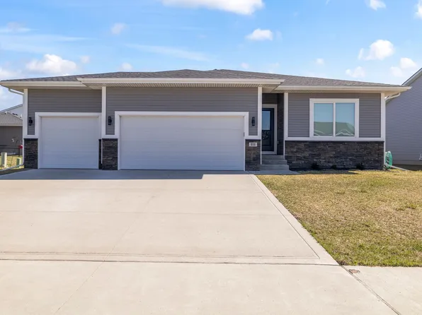 111 Landon Dr NW, Bondurant, IA 50035