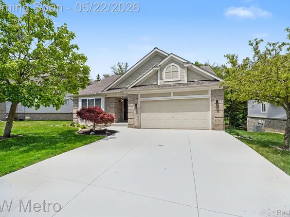 3280 Harbours Blvd, Waterford, MI 48328