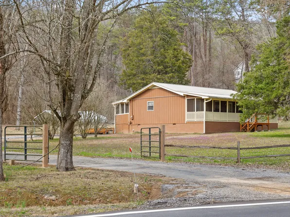 848 Back Valley Rd, Trenton, GA 30752