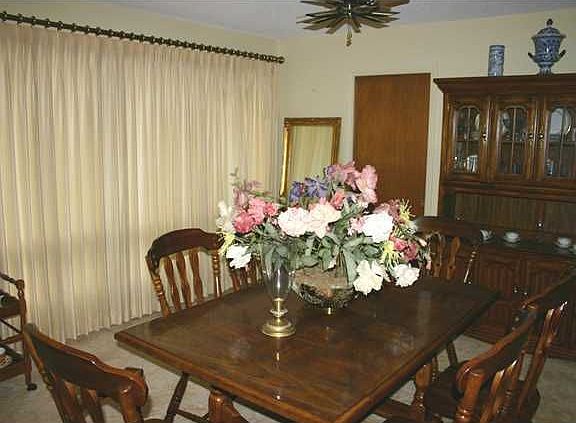 3rd image of 813 Worchester Ct