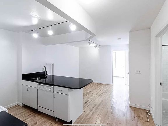 3rd image of 190 E 7th St APT 301