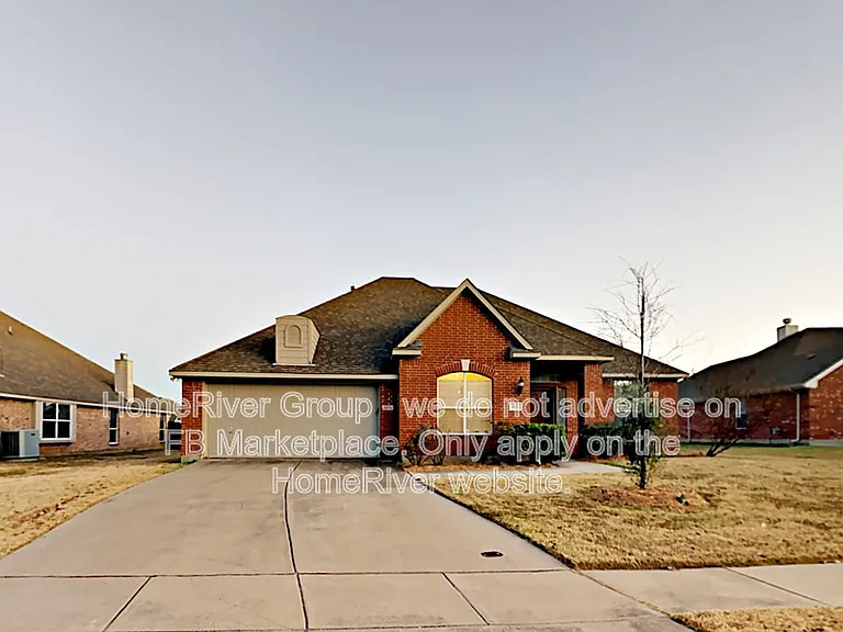 643 E Sandra Ln — Photo 13
