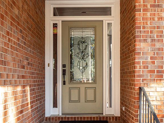 3rd image of 141 Charles Towne Pl