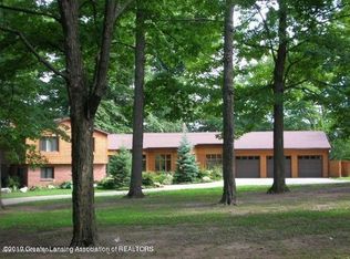 3863 Waverly Hills Rd, Lansing, MI 48917