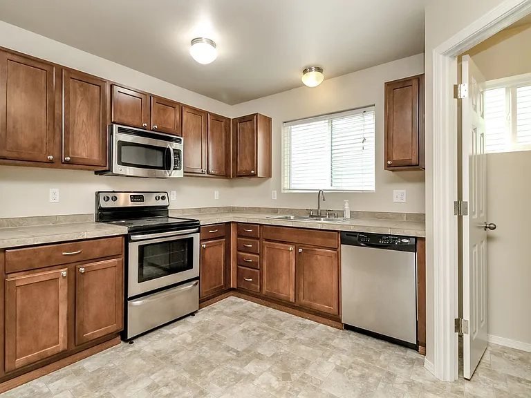 1360 Sinclair Dr — Photo 13