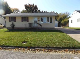 1910 Lighter St, Pekin, IL 61554