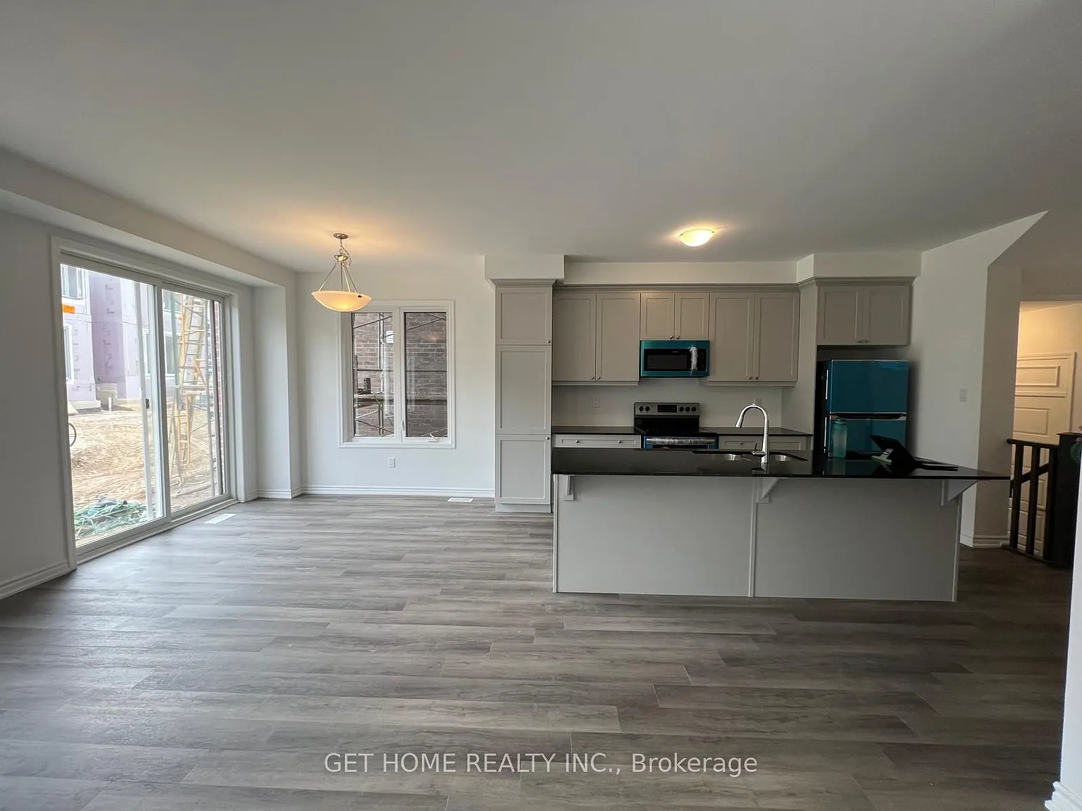 4 bed, $2,895 — Photo 2