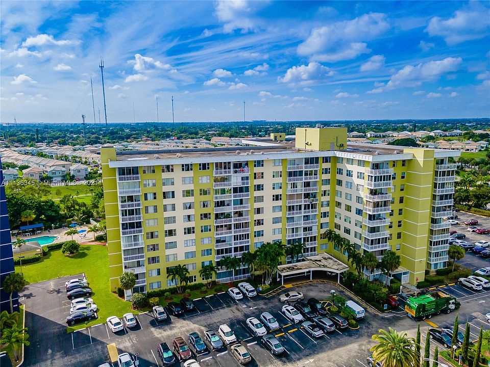 1st image of 4400 Hillcrest Dr APT 319C