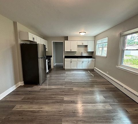2nd image of 2432 Martha St #2