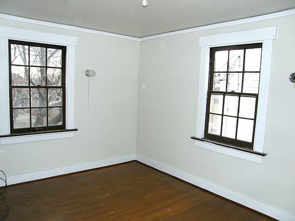 5th image of 1553 Salem Ave