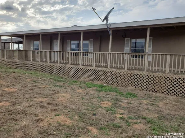 490 BROOKS LN, Poteet, TX 78065