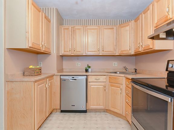 3rd image of 65 Milliken Ave APT 6