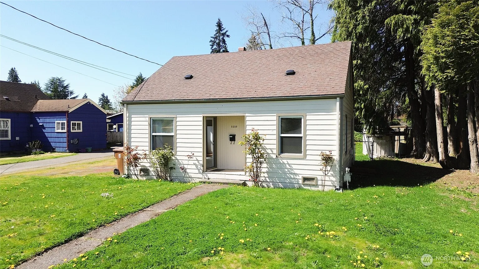 5210 McDacer Avenue photo 1