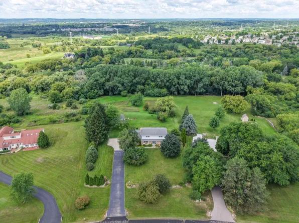 S40W22816 Sommers Hills DRIVE, Waukesha, WI 53189
