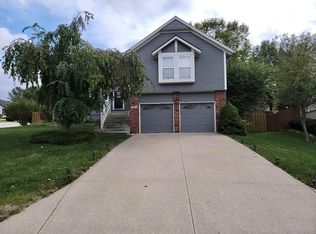 1511 NE Bluff St, Lees Summit, MO 64086