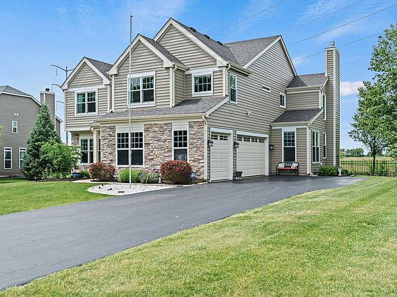 2nd image of 3350 Moraine Dr