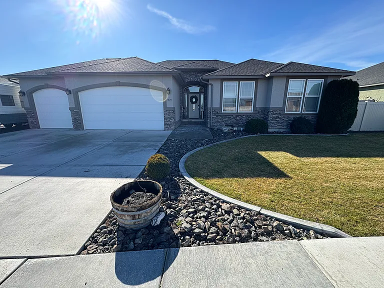 1820 E Madera St — Photo 1