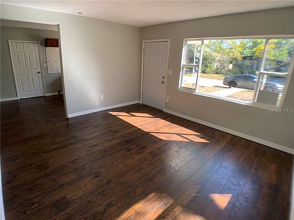 5th image of 1160 Austin St W