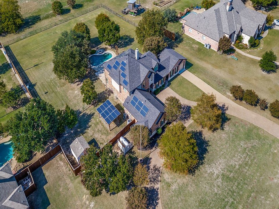 1st image of 3561 Twin Lakes Dr
