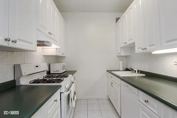 Sold by Citi Habitats | media 8