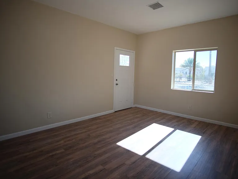102 W District St #1 — Photo 2