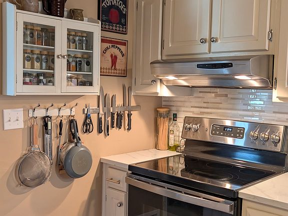 4th image of 6130 E Saint Joseph St