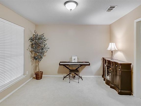 4th image of 3933 Willow Bend Dr