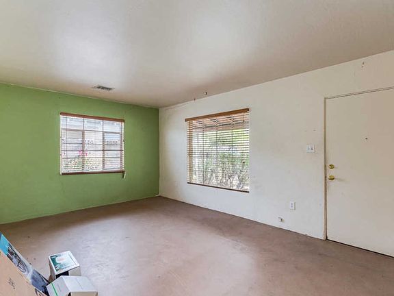 4th image of 1826 E Amelia Ave
