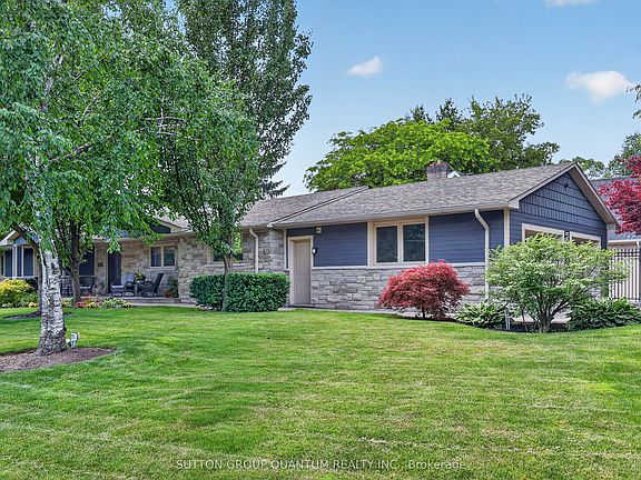 3rd image of 2233 Oneida Cres