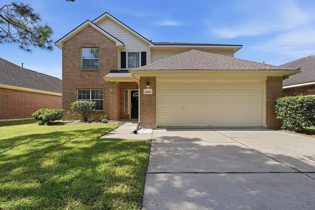 4 bed, 2.5 bath, 2603 sqft, $2,600 — Photo 3