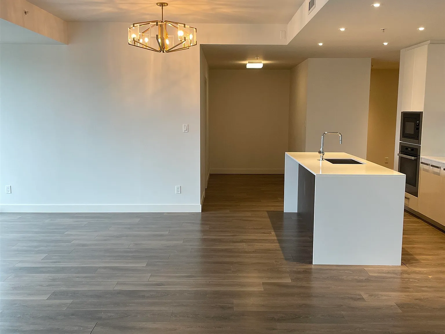 2 bed, 1223 sqft, $3,600 — Photo 3