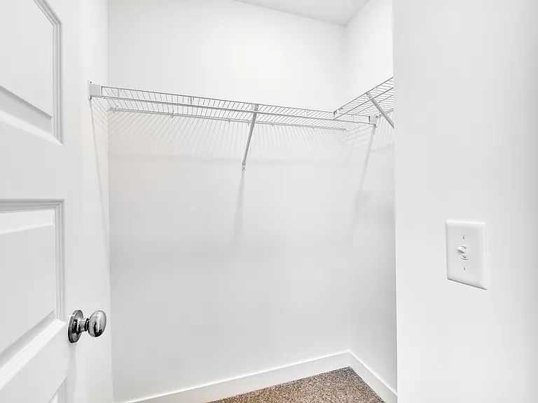404 W Monroe St — Photo 34