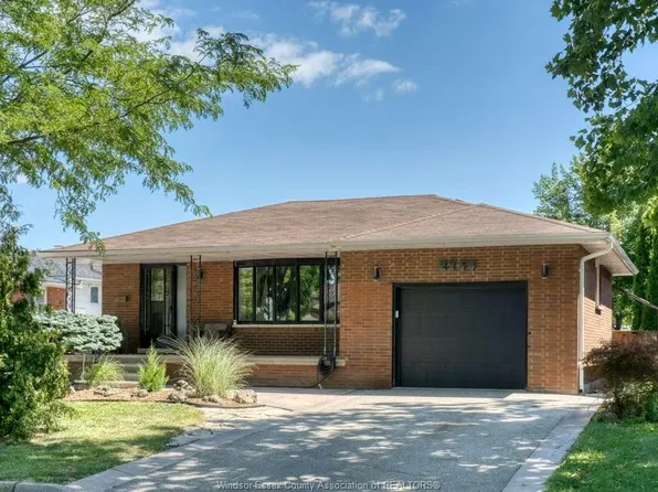 2954 Rushton Dr, Windsor, ON N8R 1M4