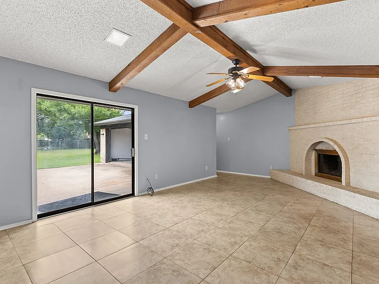 228 Laredo Dr — Photo 5