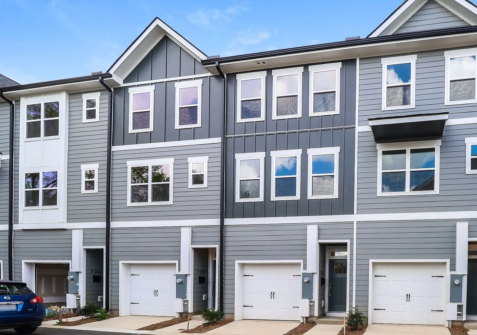 3-Bedroom, 3.5 Bath Townhome for Rent in Charlotte, NC | Attached Garage & Modern Kitchen — Photo 1