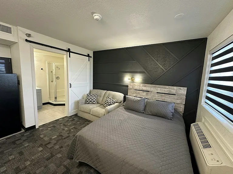 620 Latrobe Ave #STUDIO — Photo 5