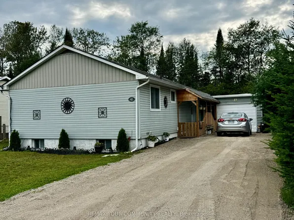 42 Sprucedale St, Highlands East, ON K0L 1M0