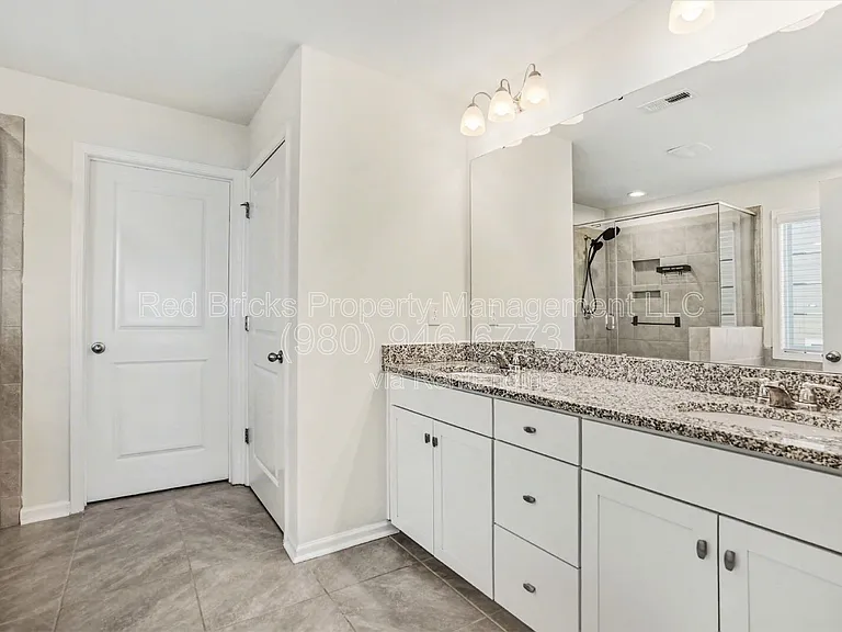 1569 Cambria Ct — Photo 23