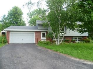13 Lyons Cir, Madison, WI 53704